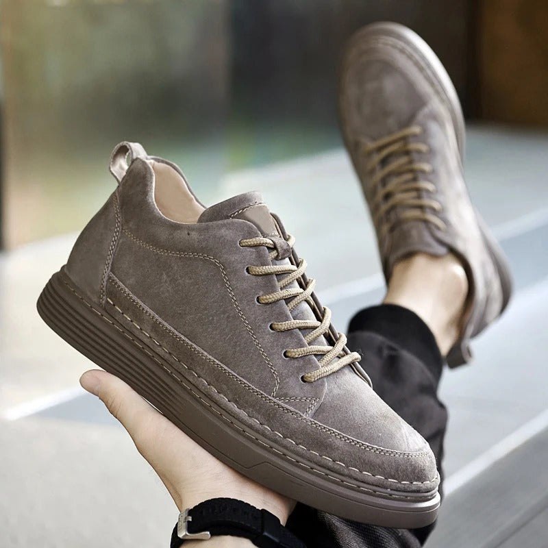 Men's Casual Lace-Up Sneakers with Contrast Sole & Raised Stitching - Stylish, Comfortable Footwear for Everyday Wear