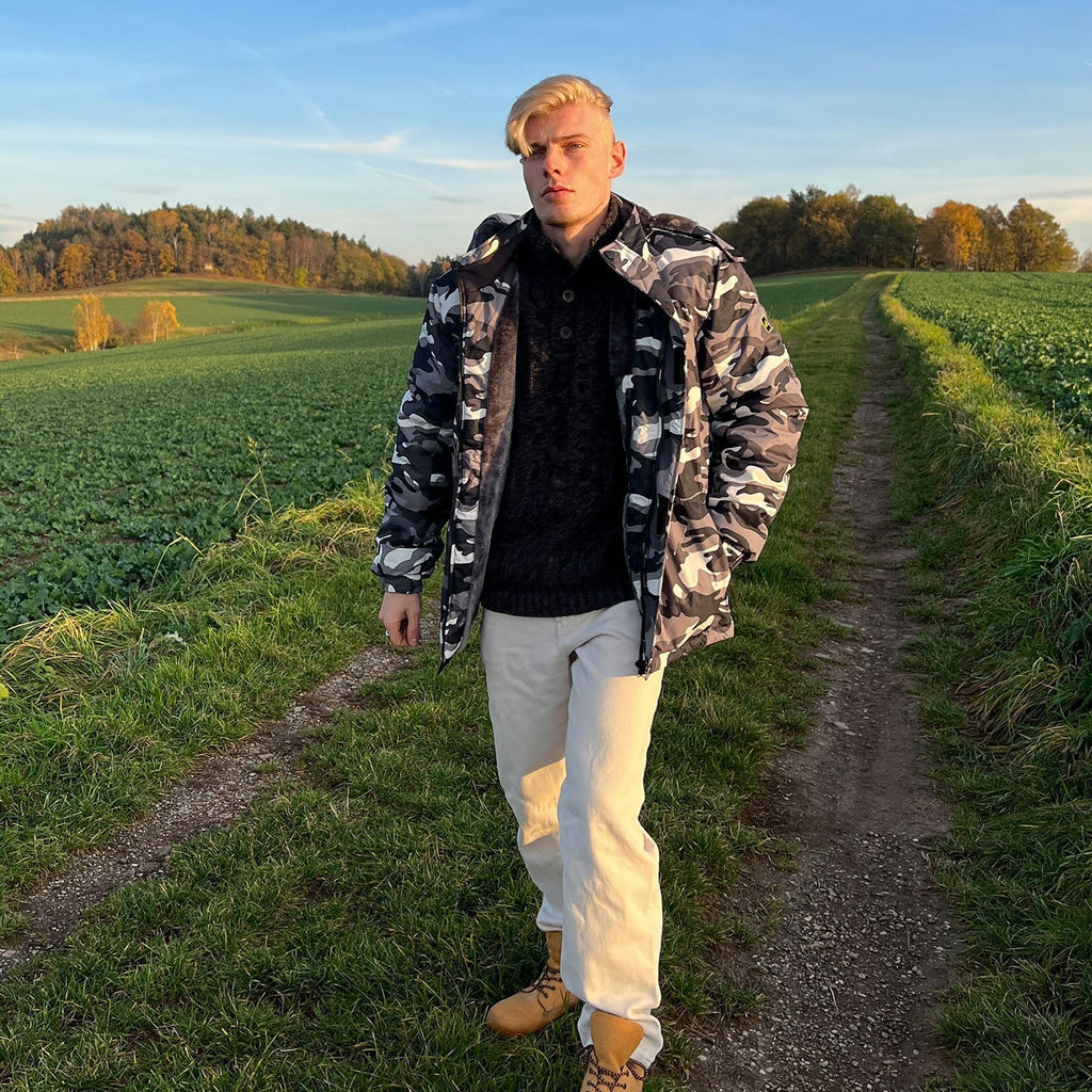 Men's Water-Repellent Winter Ski Jacket with Fleece Lining - Insulated, Breathable, and Stylish Outerwear for Cold Weather Adventures