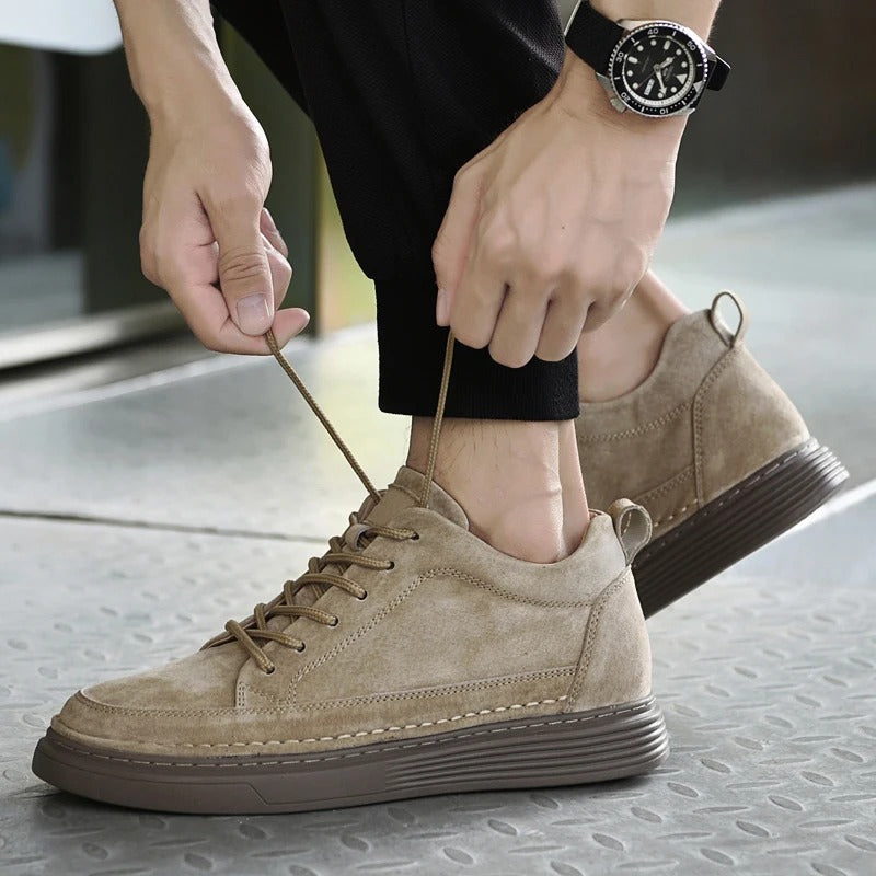 Men's Casual Lace-Up Sneakers with Contrast Sole & Raised Stitching - Stylish, Comfortable Footwear for Everyday Wear