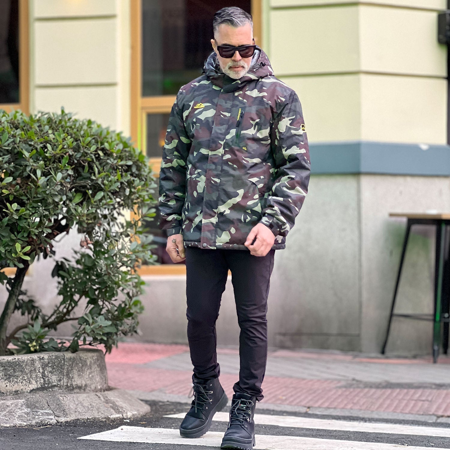 Men's Water-Repellent Winter Ski Jacket with Fleece Lining - Insulated, Breathable, and Stylish Outerwear for Cold Weather Adventures