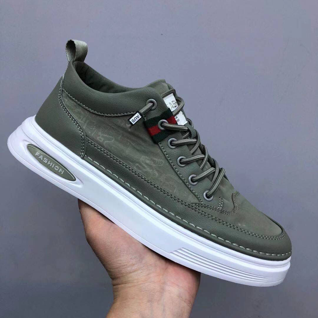 Men's Lace-Up Low-Top Sneakers with Padded Collar, Non-Slip Grip Sole, Comfortable Casual Footwear for Everyday Wear