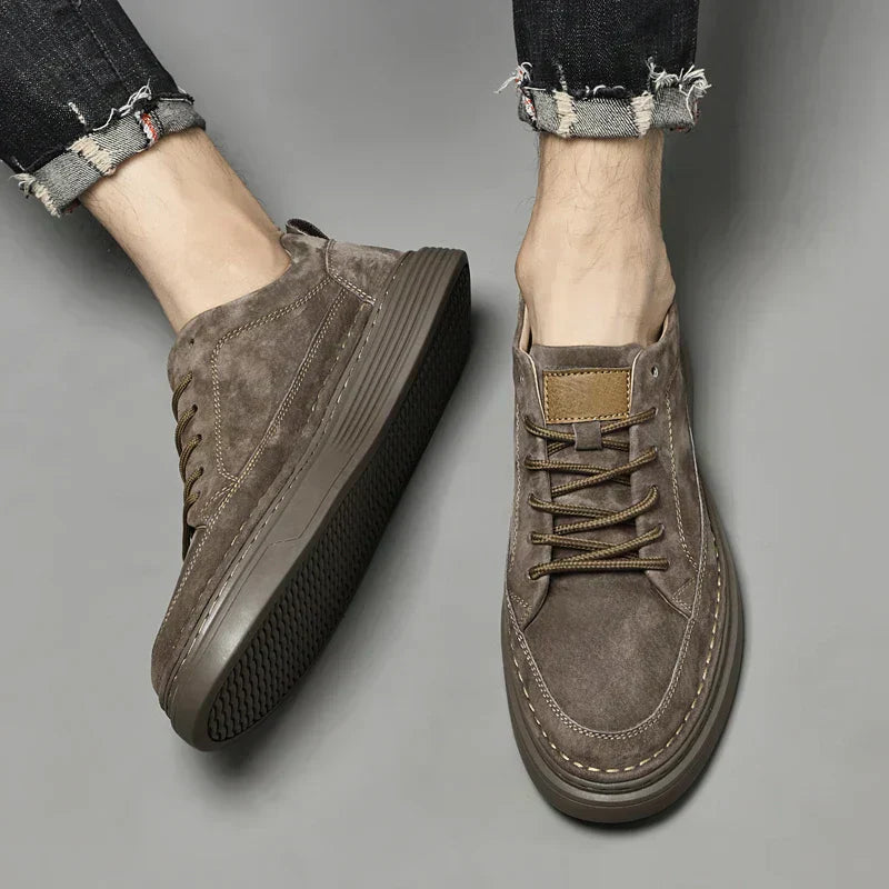 Men's Casual Lace-Up Sneakers with Contrast Sole & Raised Stitching - Stylish, Comfortable Footwear for Everyday Wear