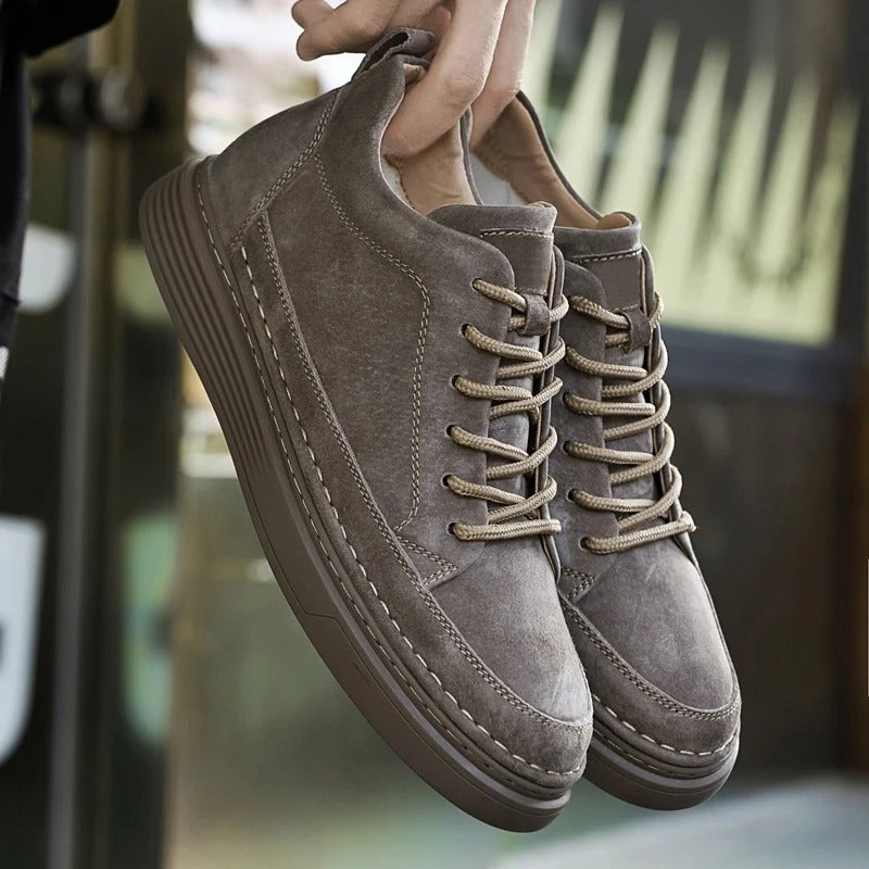 Men's Casual Lace-Up Sneakers with Contrast Sole & Raised Stitching - Stylish, Comfortable Footwear for Everyday Wear