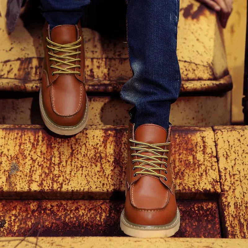 Men's Casual Lace-Up Moc Toe Boots with Rugged Sole for Street Style Comfort and Durability