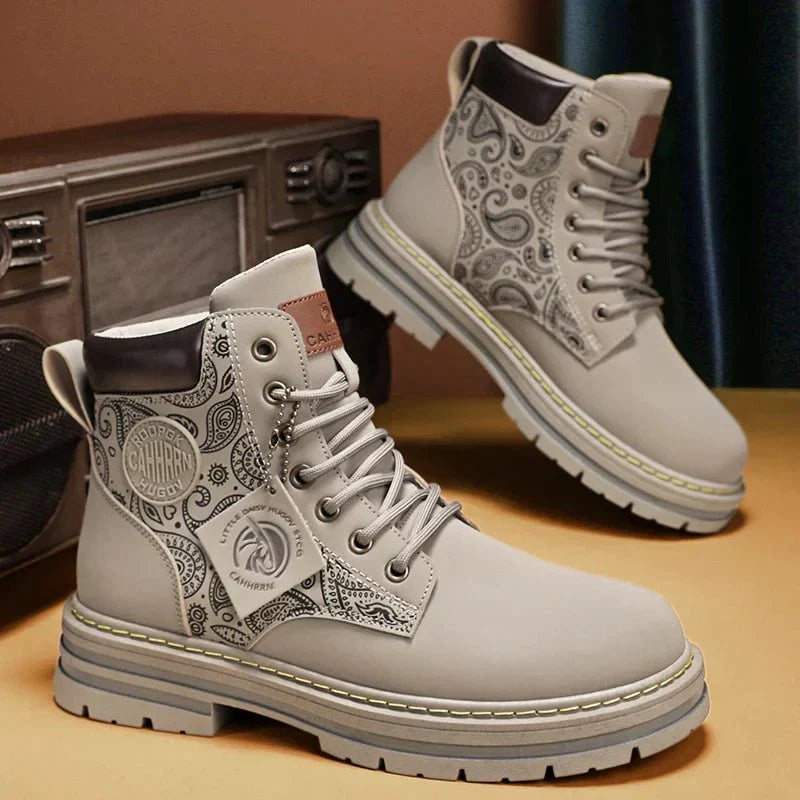 Men's Rugged Lace-Up Work Boots with Durable Sole and Stylish Patterned Side Design for Enhanced Comfort and Traction