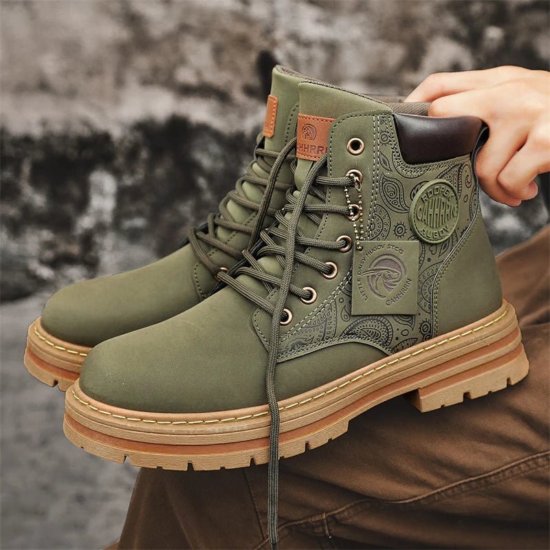 Men's Rugged Lace-Up Work Boots with Durable Sole and Stylish Patterned Side Design for Enhanced Comfort and Traction